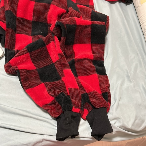 NWT - weekend edition plaid red/black onesie - Picture 6 of 6